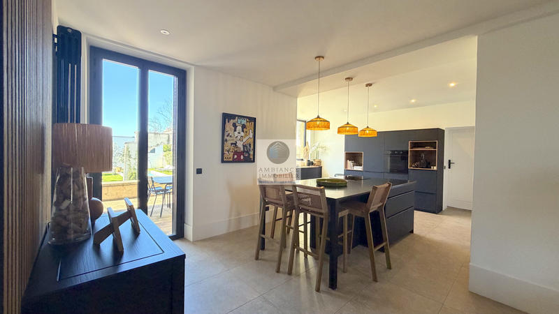 Maison - 343 m² - 11 pièces