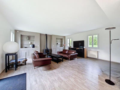 Maison - 230 m² - 7 pièces