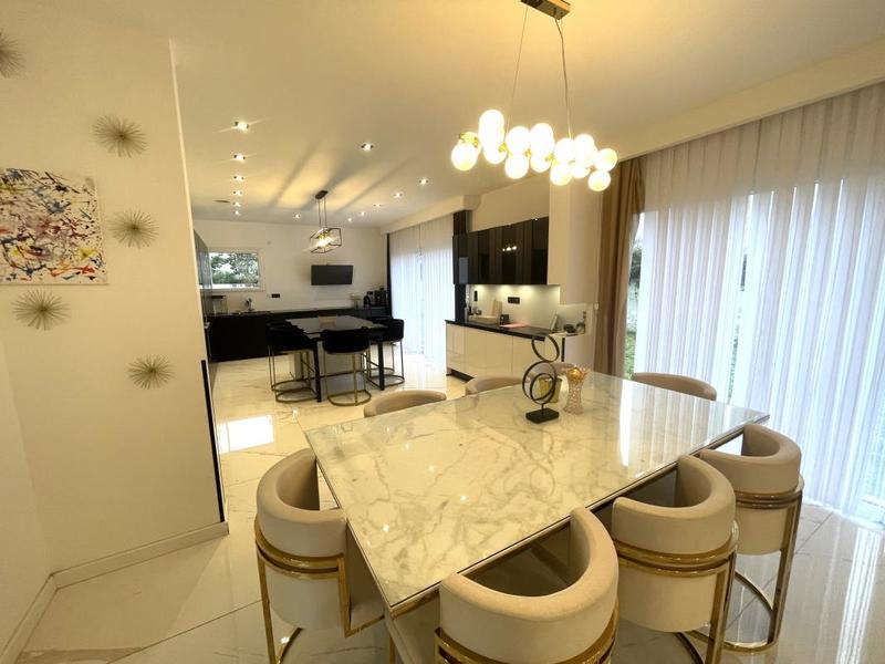 Maison ancienne - 259 m² - 8 pièces