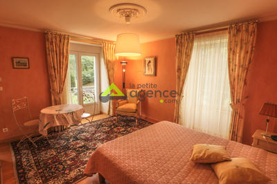 Propriété - 215 m² - 7 pièces