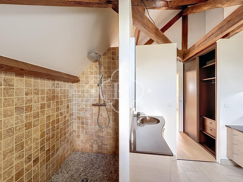 Maison - 225 m² - 8 pièces