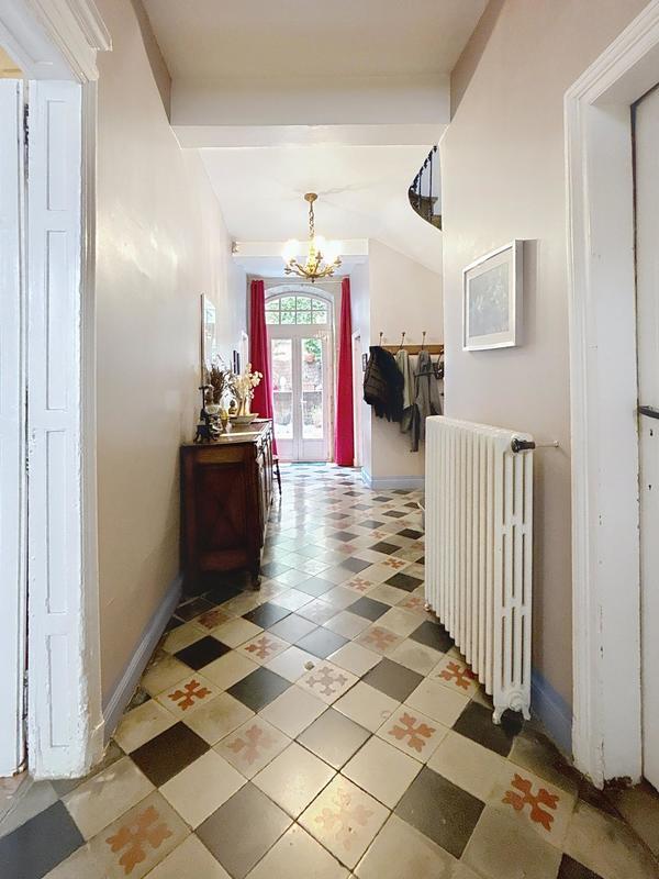 Maison - 265 m² - 10 pièces