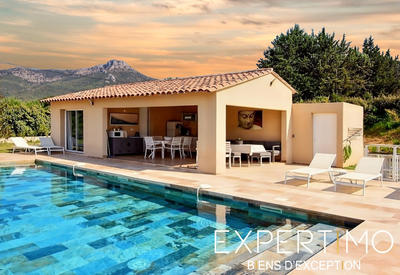 Villa - 220 m² - 8 pièces