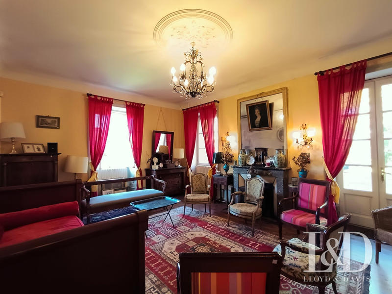 Maison ancienne - 420 m² - 12 pièces