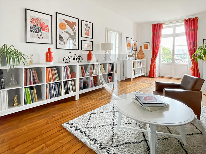 Maison - 437 m² - 11 pièces