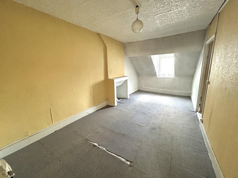 Immeuble - 102 m² - 8 pièces