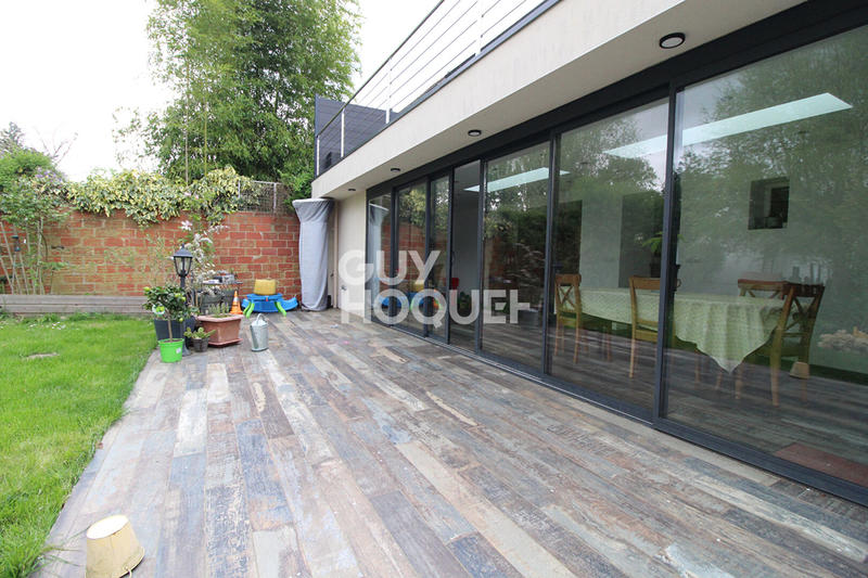 Maison - 211 m² - 8 pièces