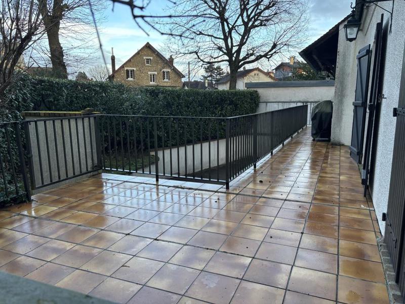 Maison - 220 m² - 9 pièces