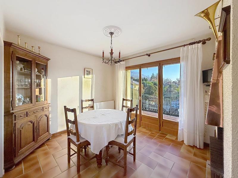 Maison - 220 m² - 5 pièces