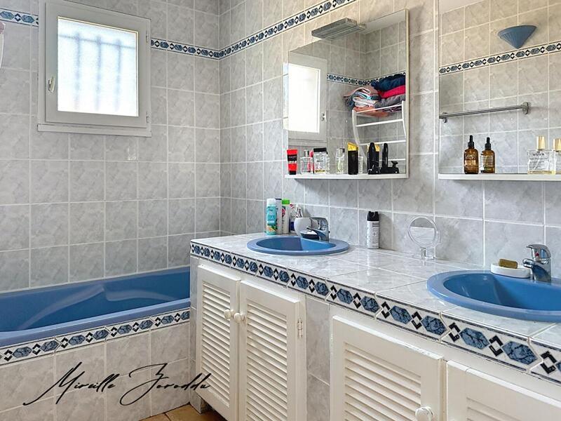 Maison - 169 m² - 8 pièces