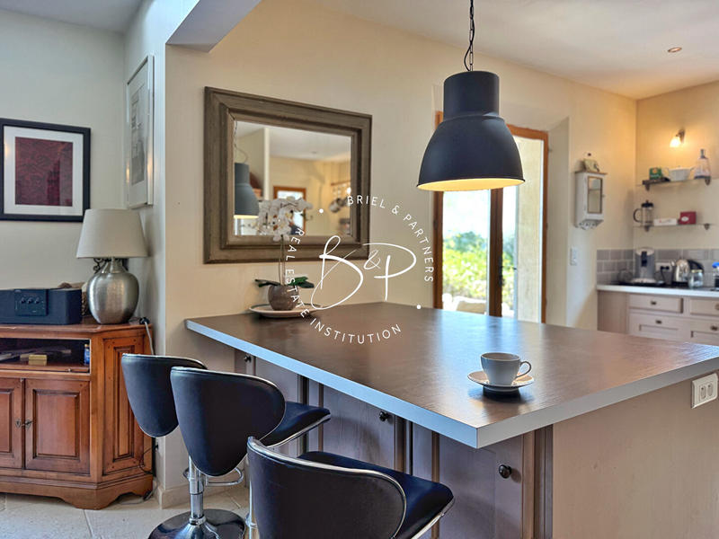 Maison - 209 m² - 8 pièces