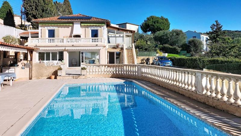 Maison - 143 m² - 6 pièces