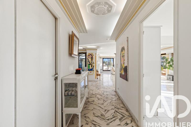 Appartement - 211 m² - 6 pièces