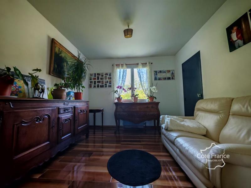 Propriété - 85 m² - 5 pièces