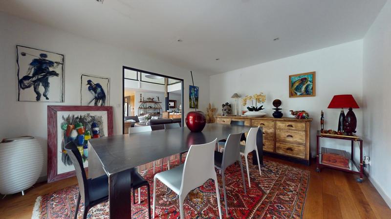 Maison - 330 m² - 7 pièces