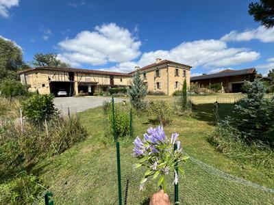 Corps de ferme - 300 m² - 7 pièces