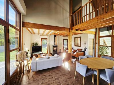 Propriété - 145 m² - 5 pièces