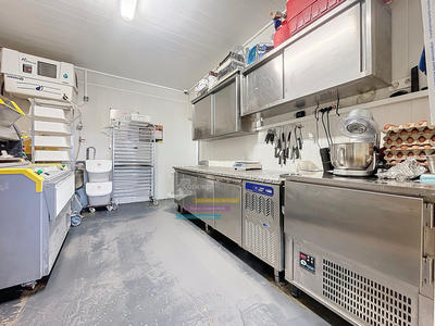 Fonds de commerce - Magasins - 67 m²