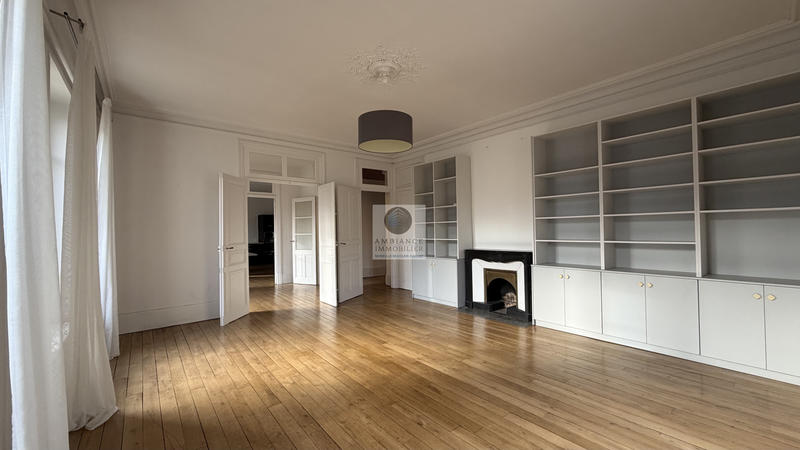 Appartement - 198 m² - 6 pièces