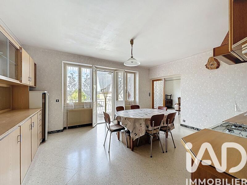 Maison - 211 m² - 8 pièces