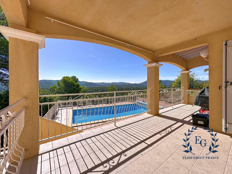 Maison traditionnelle - 180 m² - 7 pièces