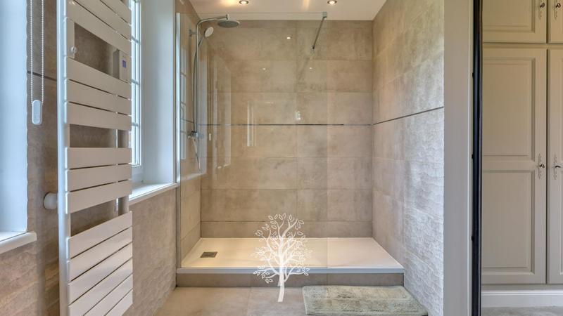 Demeure - 300 m² - 7 pièces