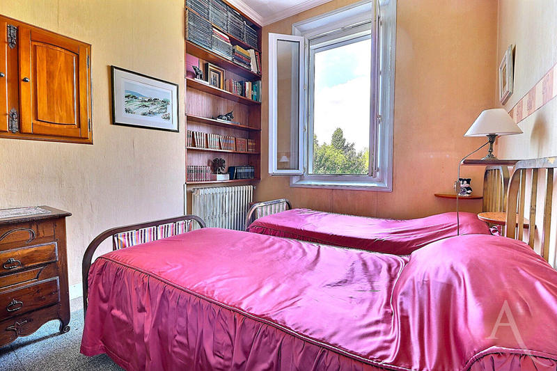 Demeure - 250 m² - 8 pièces