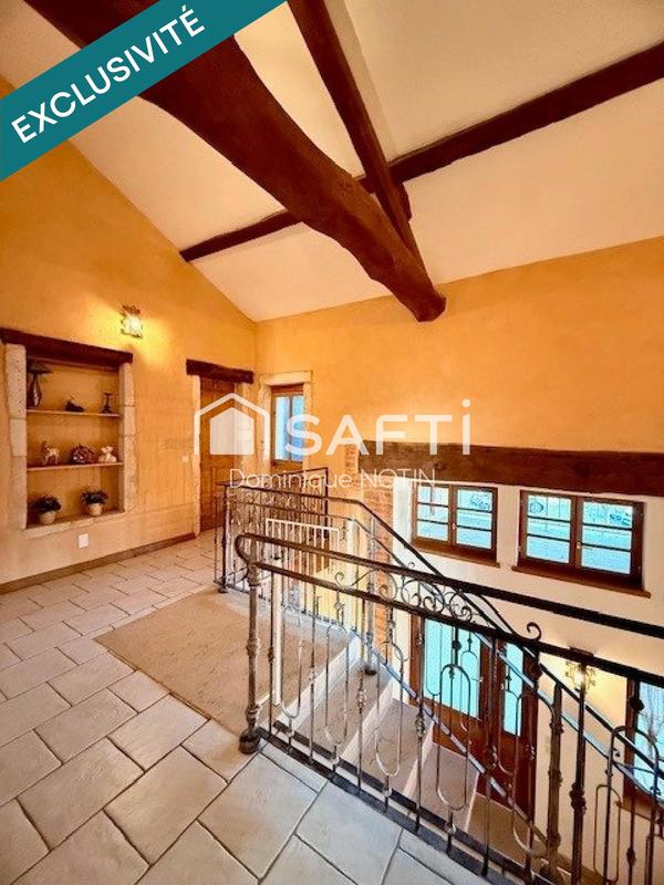 Maison - 370 m² - 9 pièces