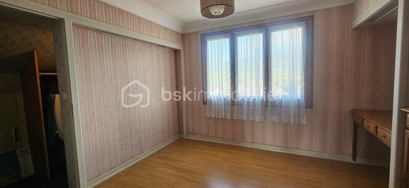 Maison - 235 m² - 5 pièces