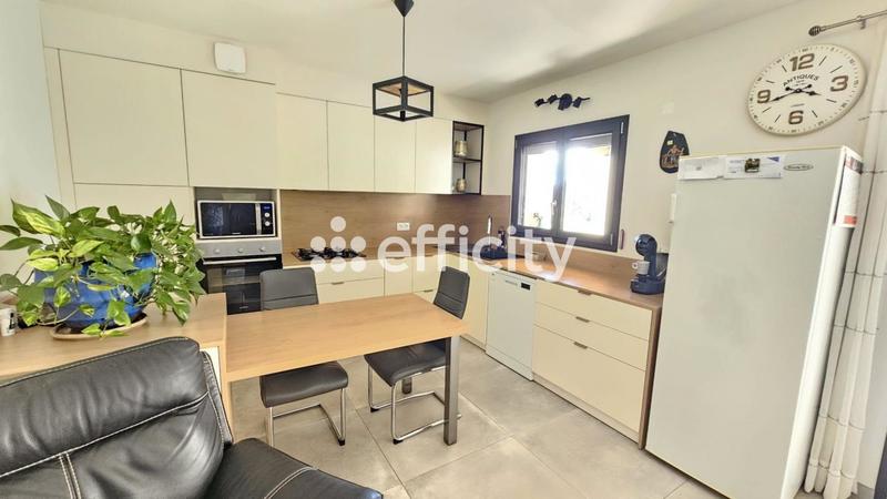 Pavillon - 211 m² - 8 pièces