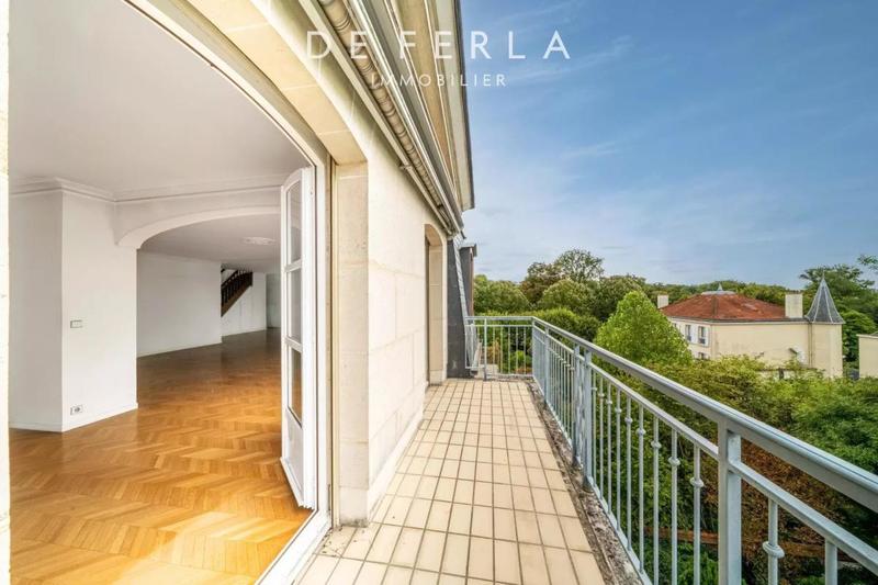 Appartement - 213 m² - 6 pièces