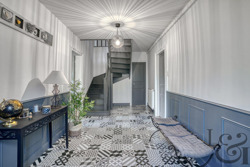 Maison - 250 m² - 13 pièces