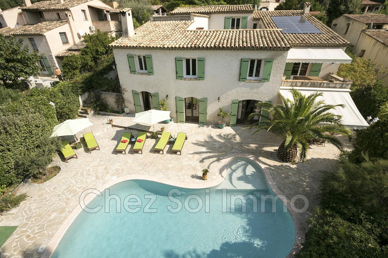 Villa - 235 m² - 8 pièces