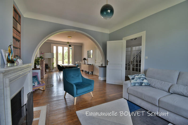 Maison - 209 m² - 9 pièces