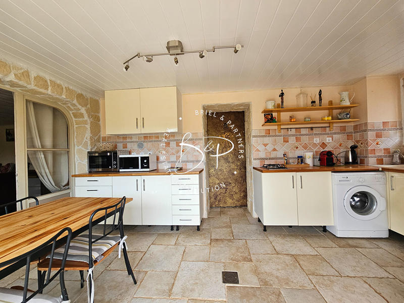 Maison - 272 m² - 9 pièces