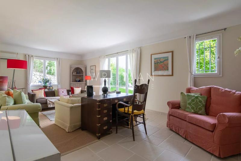 Villa - 260 m² - 8 pièces