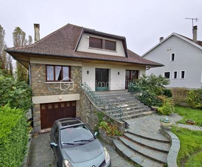 Maison - 210 m² - 7 pièces