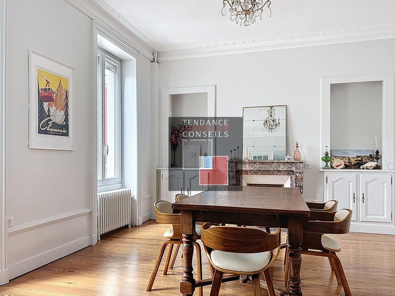 Maison - 300 m² - 13 pièces