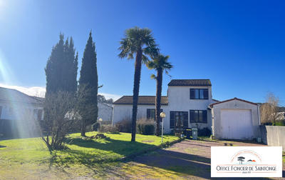 Maison traditionnelle - 195 m² - 9 pièces