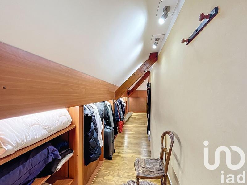 Maison - 230 m² - 7 pièces