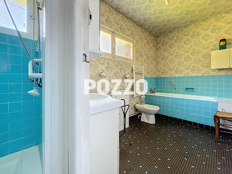 Maison - 210 m² - 8 pièces