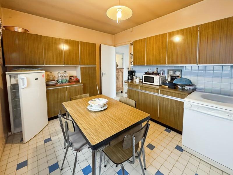 Maison - 240 m² - 10 pièces