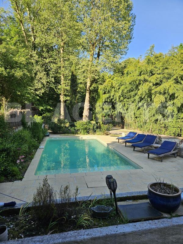 Maison - 137 m² - 5 pièces