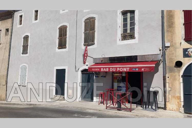 Maison - 300 m² - 4 pièces