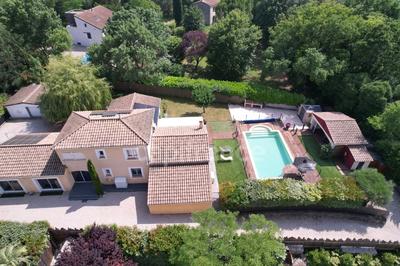 Maison - 228 m² - 8 pièces