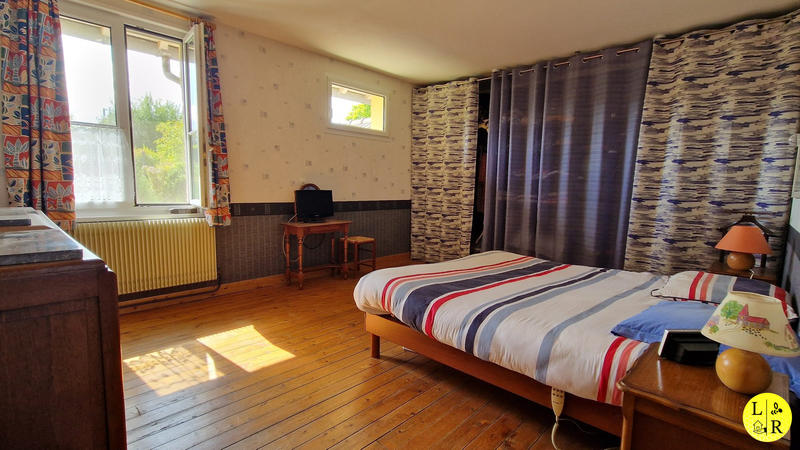 Maison - 241 m² - 8 pièces