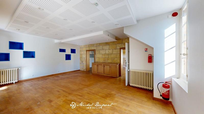 Maison - 250 m² - 8 pièces