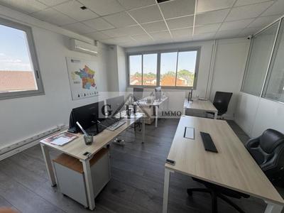Bureau - 235 m²