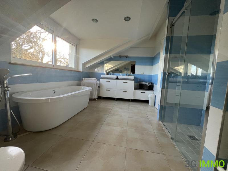 Maison contemporaine - 190 m² - 8 pièces