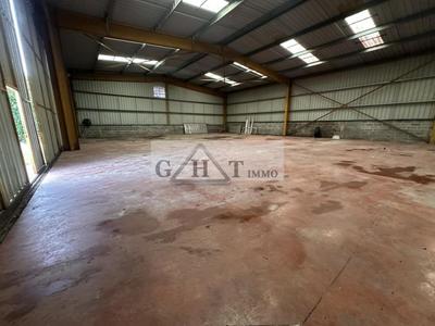 Entrepôt - 860 m²